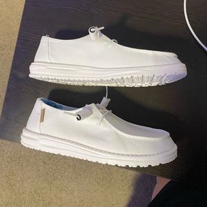 Wendy - Silk Moon Hey Dudes. Womens Size 8.